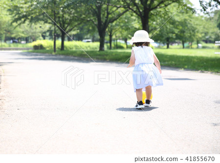 孩子們在玩球 孩子們在玩球 41855670