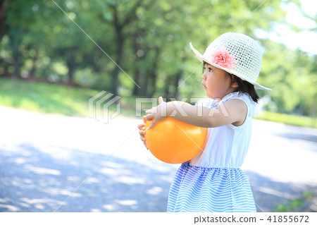 孩子們在玩球 孩子們在玩球 41855672