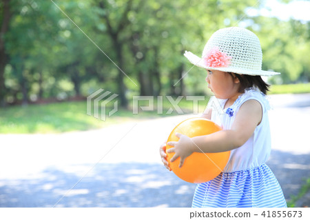 孩子們在玩球 孩子們在玩球 41855673