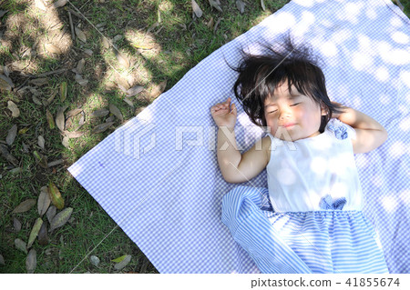 嬰兒要小睡一會兒 嬰兒要小睡一會兒 41855674