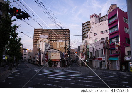 Osaka · Scrambled intersection of Honmachi, Toyonaka city, early in the morning Osaka · Scrambled intersection of Honmachi, Toyonaka city, early in the morning 41855806