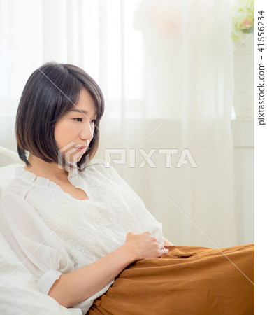 生病的女孩 41856234