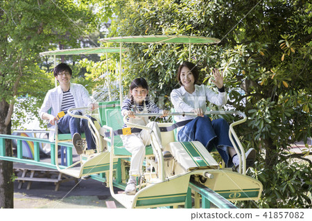 親子遊樂園騎單車單軌鐵路 41857082