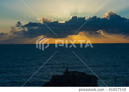 葡萄牙Nazare日落，葡萄牙拿撒勒的日落 41857539