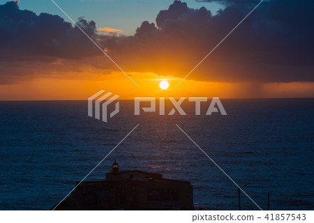 葡萄牙Nazare日落，葡萄牙拿撒勒的日落 41857543