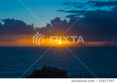 葡萄牙Nazare日落，葡萄牙拿撒勒的日落 41857545