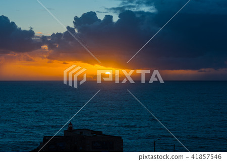 葡萄牙Nazare日落，葡萄牙拿撒勒的日落 41857546