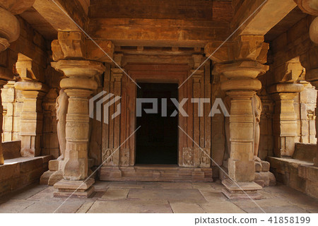 Dvara-bandha and the mukha-mandapa Dvara-bandha and the mukha-mandapa 41858199