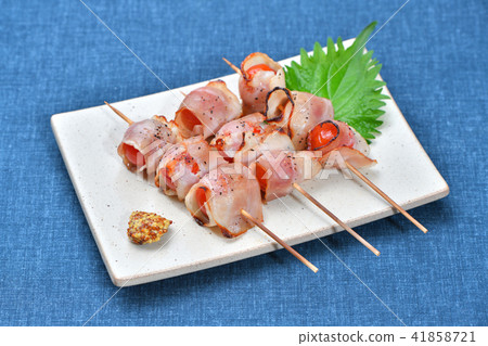 Mini tomato and bacon winding skewers. Petit tomato bacon winding. Yakitori menu. 41858721