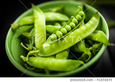 Fresh green peas Fresh green peas 41858835