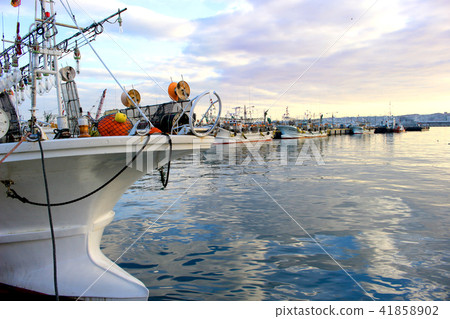 Fishing vessel 41858902