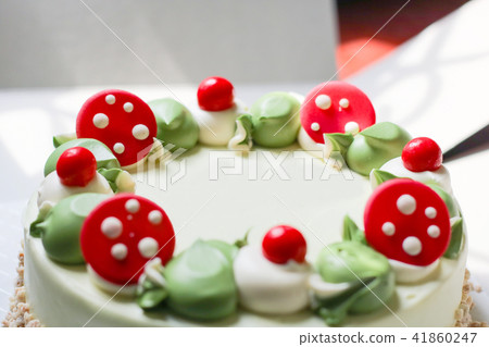 Close up of pandan cake with green color cream. 41860247