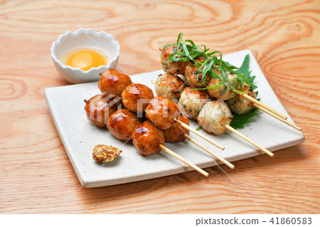 烤串烤雞肉串。醬和鹹。用蛋黃。 41860583