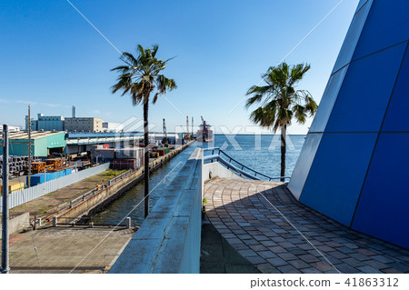 Scenery of Osaka harbor. Osaka Minamiko. 41863312