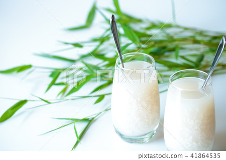 Old-fashioned sweet alcoholic chill Old-fashioned sweet alcoholic chill 41864535