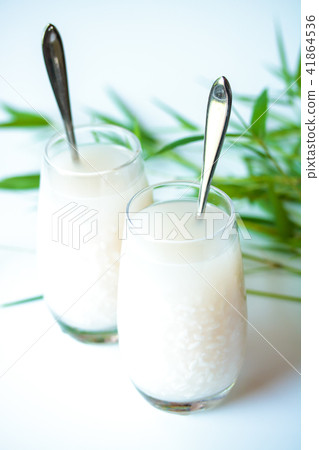 Old-fashioned sweet alcoholic chill Old-fashioned sweet alcoholic chill 41864536