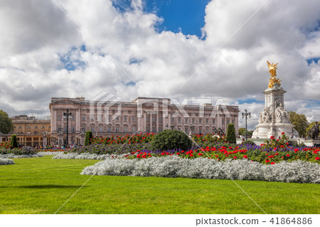 Buckingham palace in London, England 41864886
