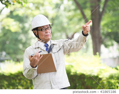 Field supervisor pointing at the clipboard Field supervisor pointing at the clipboard 41865186