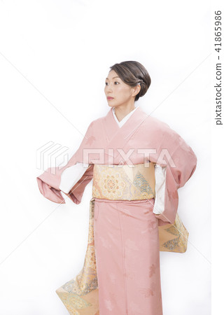 一個女人打扮 41865986