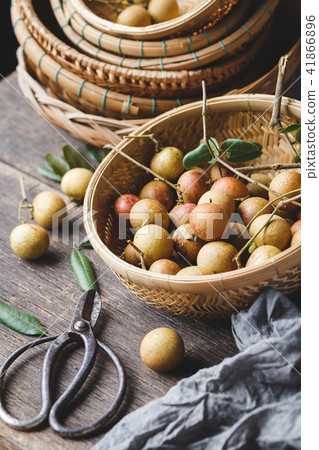 Fresh longan fruits from Vietnam Fresh longan fruits from Vietnam 41866896