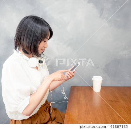 上網的女孩 41867185
