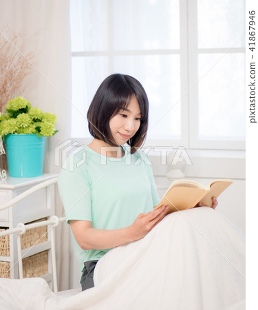 Reading time in the morning Reading time in the morning 41867946