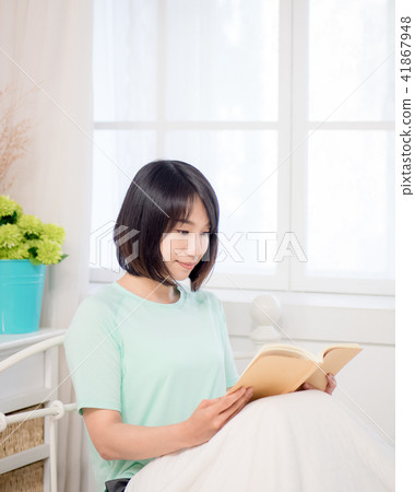 Reading time in the morning Reading time in the morning 41867948