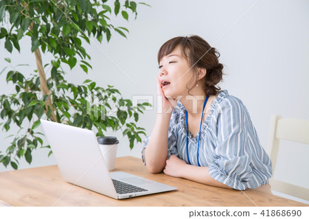 Dozing business woman Dozing business woman 41868690