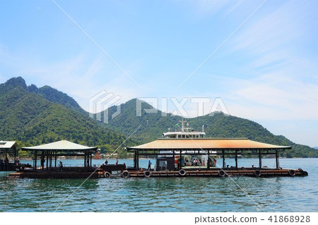 宮島廣島渡輪嚴島客船登陸宮島碼頭 宮島廣島渡輪嚴島客船登陸宮島碼頭 41868928