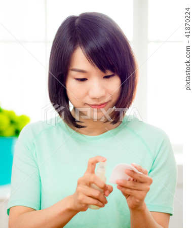 臉部保養 41870224