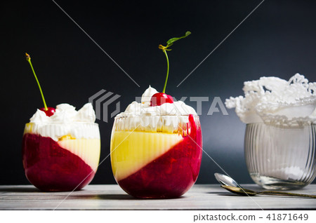 Cherry parfait decorated with fresh fruit Cherry parfait decorated with fresh fruit 41871649