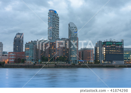 Residential buildings in Canary Wharf in London 41874298