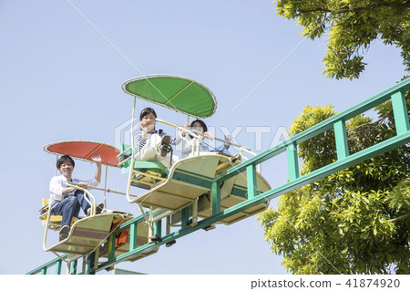親子遊樂園騎單車單軌鐵路 親子遊樂園騎單車單軌鐵路 41874920