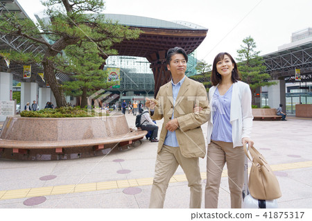 Middle couple travel image Middle couple travel image 41875317