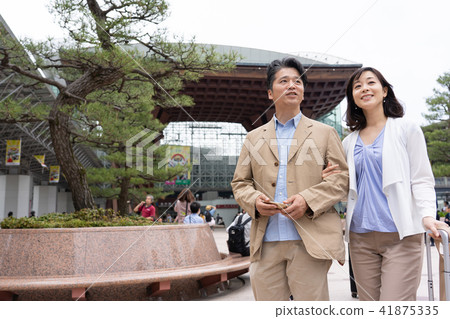 Middle couple travel image Middle couple travel image 41875335