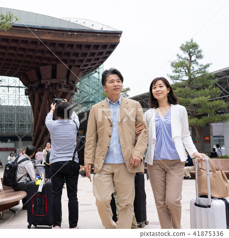 Middle couple travel image Middle couple travel image 41875336