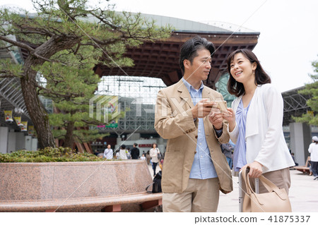 Middle couple travel image Middle couple travel image 41875337