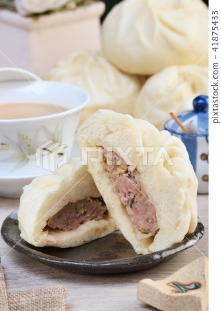 Steamed stuffed bun 41875433