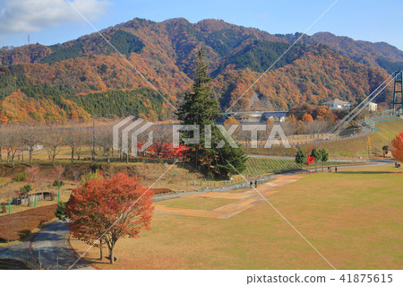 Lake Miyagase in the autumn Lake Miyagase in the autumn 41875615