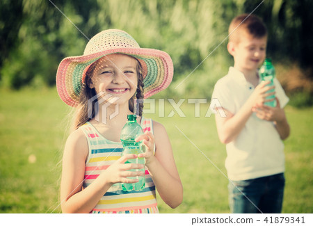 girl drinking water 41879341