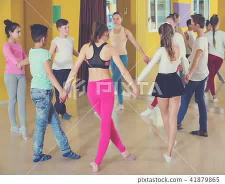 Children with teacher dancing in circle 41879865