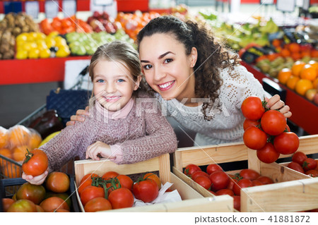Woman and girl buying tomatoes 41881872