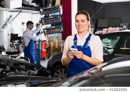 Woman mechanic writing job sheet 41882898