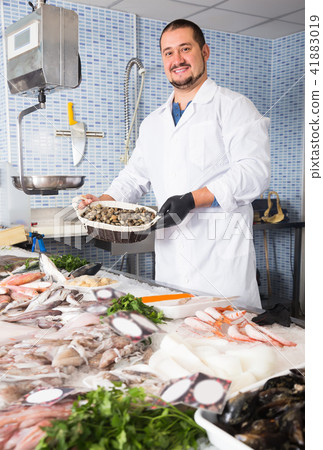 Seller offers mussels 41883019