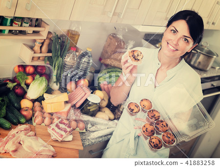 Woman with cupcakes on kitchen 41883258