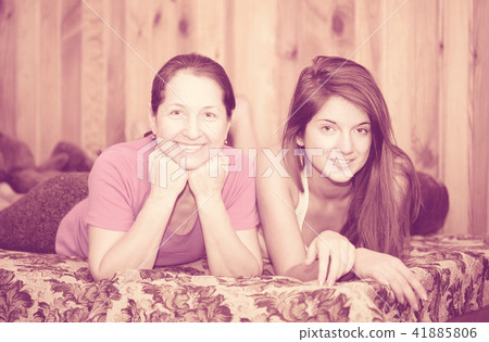 Mother and teen daughte Mother and teen daughte 41885806