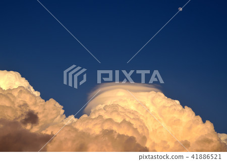 Ice cloud before showering 41886521