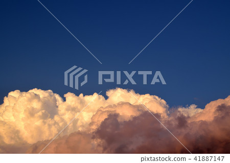 Ice cloud before showering 41887147