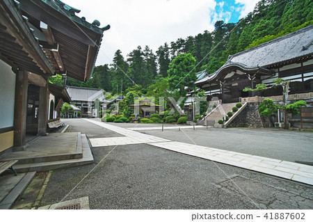 Ozuyama mountain peak 41887602