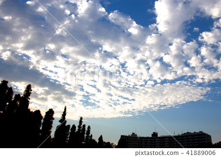 與美麗的雲彩的風景 與美麗的雲彩的風景 41889006
